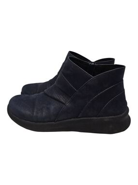 Clarks Cloudstepper Size 7.5 Navy Ankle Boots